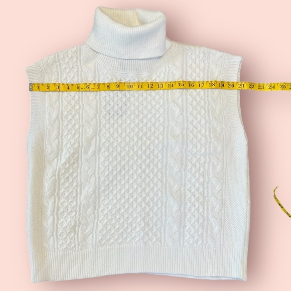 Oliver.O Cable Knit Sleeveless Turtleneck in White Size Small - Picture 3 of 6